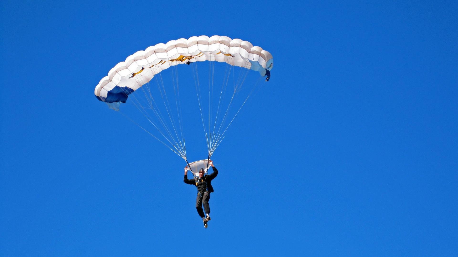 英超激烈争夺：悬念重重，场场精彩！，英超争冠